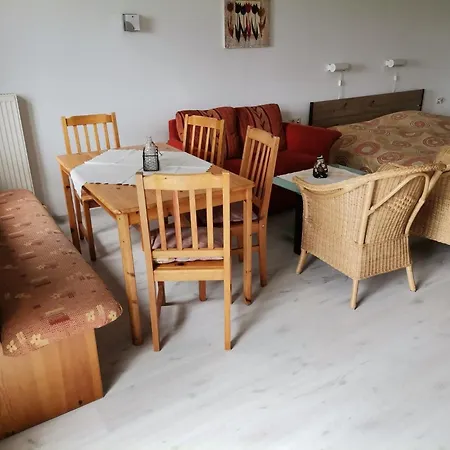 Rolligerechtes Mit Terrasse Und Garten *